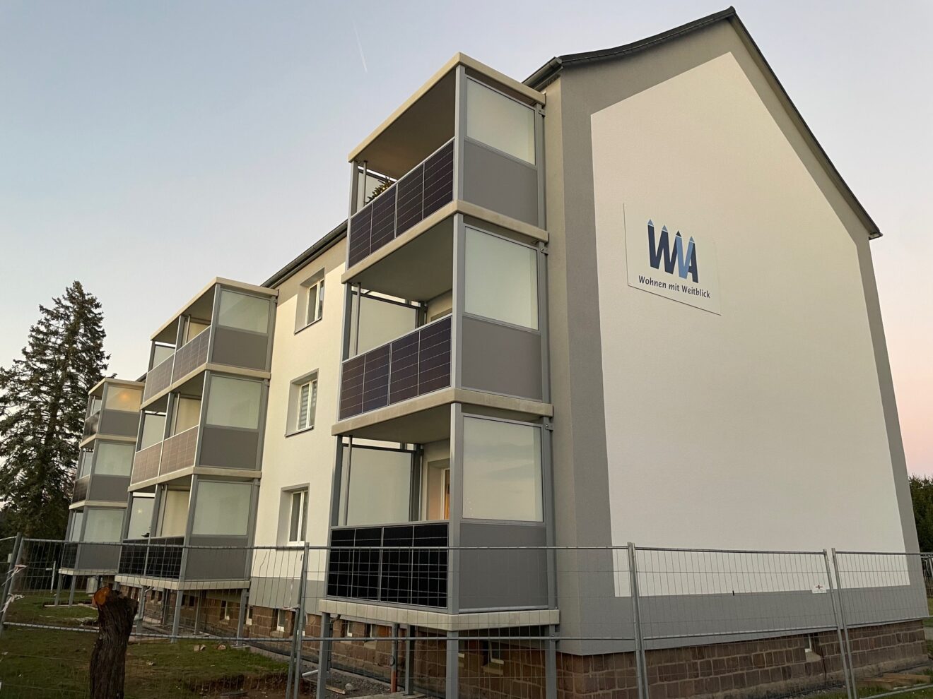 Balkone versorgen Wohnungen mit Strom