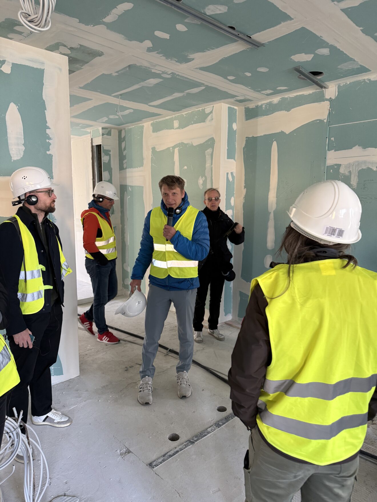 Energiesprong on Tour in Dresden und Pirna – Zukunftsprojekt von basisd zeigt, was serielles Sanieren leisten kann